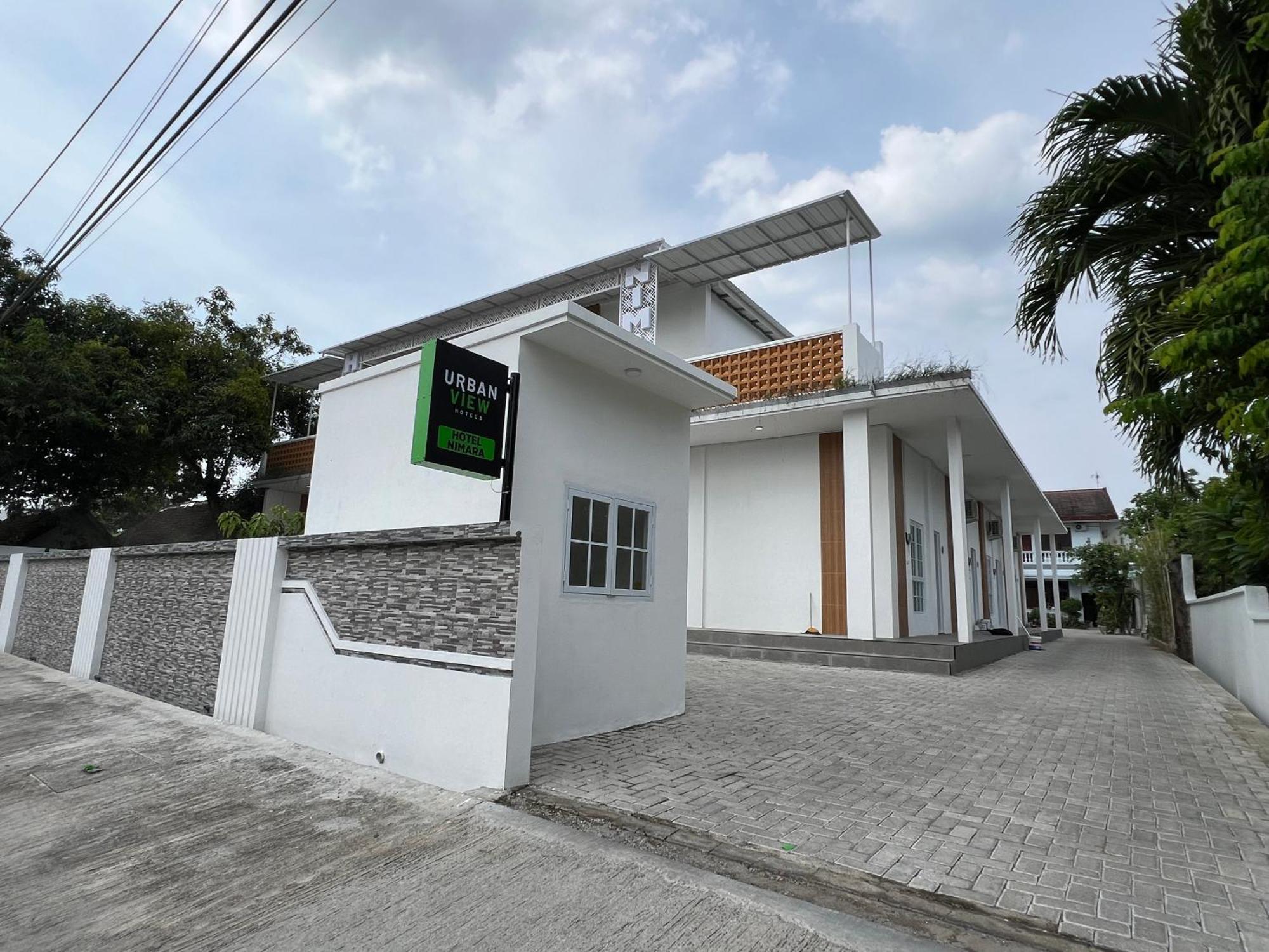 Urbanview Hotel Nimara Ngawi By Reddoorz Exterior foto